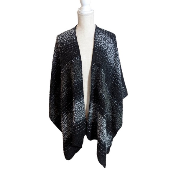 Woolrich  Women Gray n Black Knit Wrap Poncho Shawl (One Size) - Picture 2 of 4